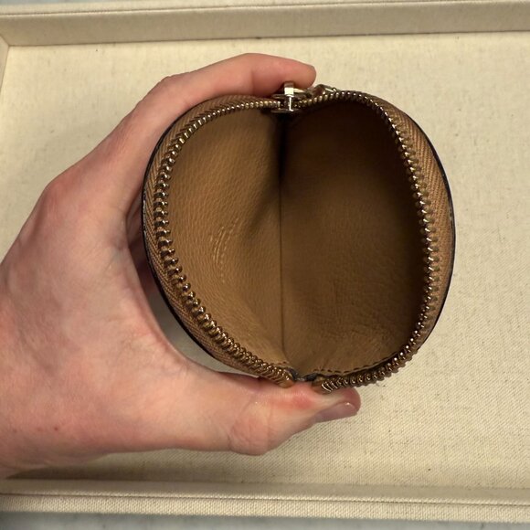 Gucci Soho Interlocking Round Patent Leather Coin Purse - Picture 5 of 7